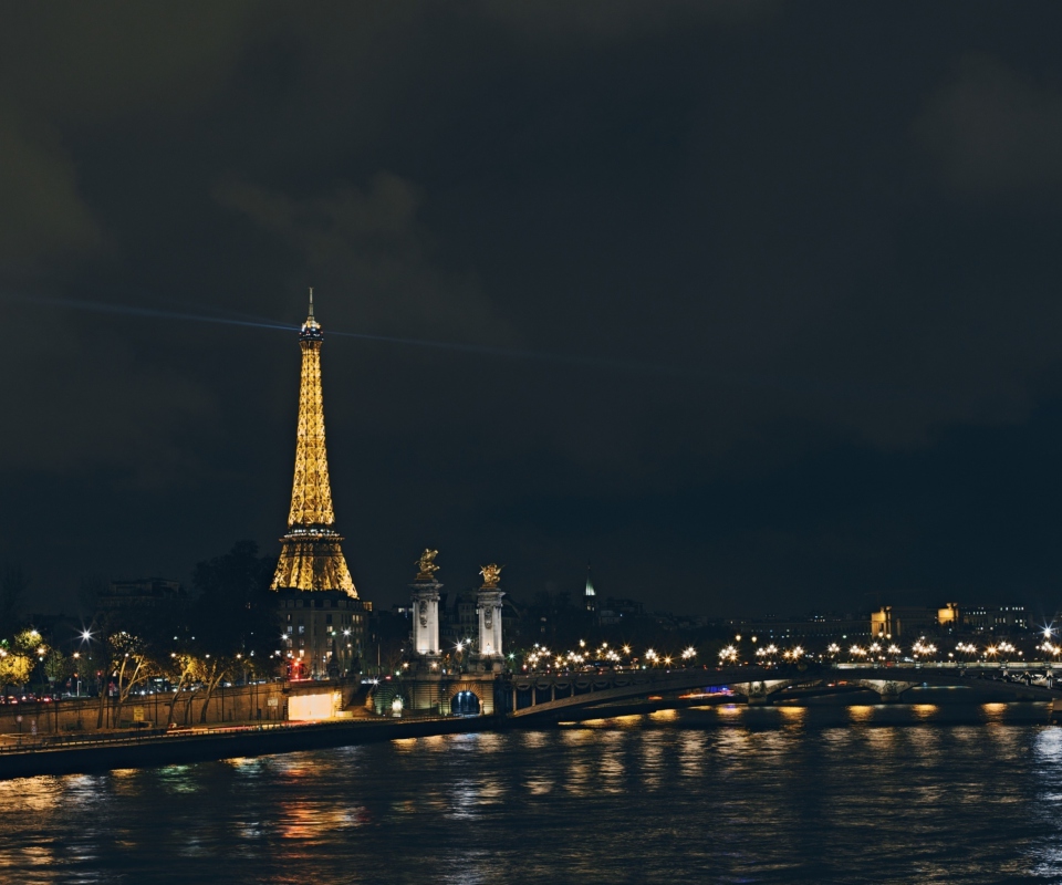 Eiffel Tower In Paris France wallpaper 960x800