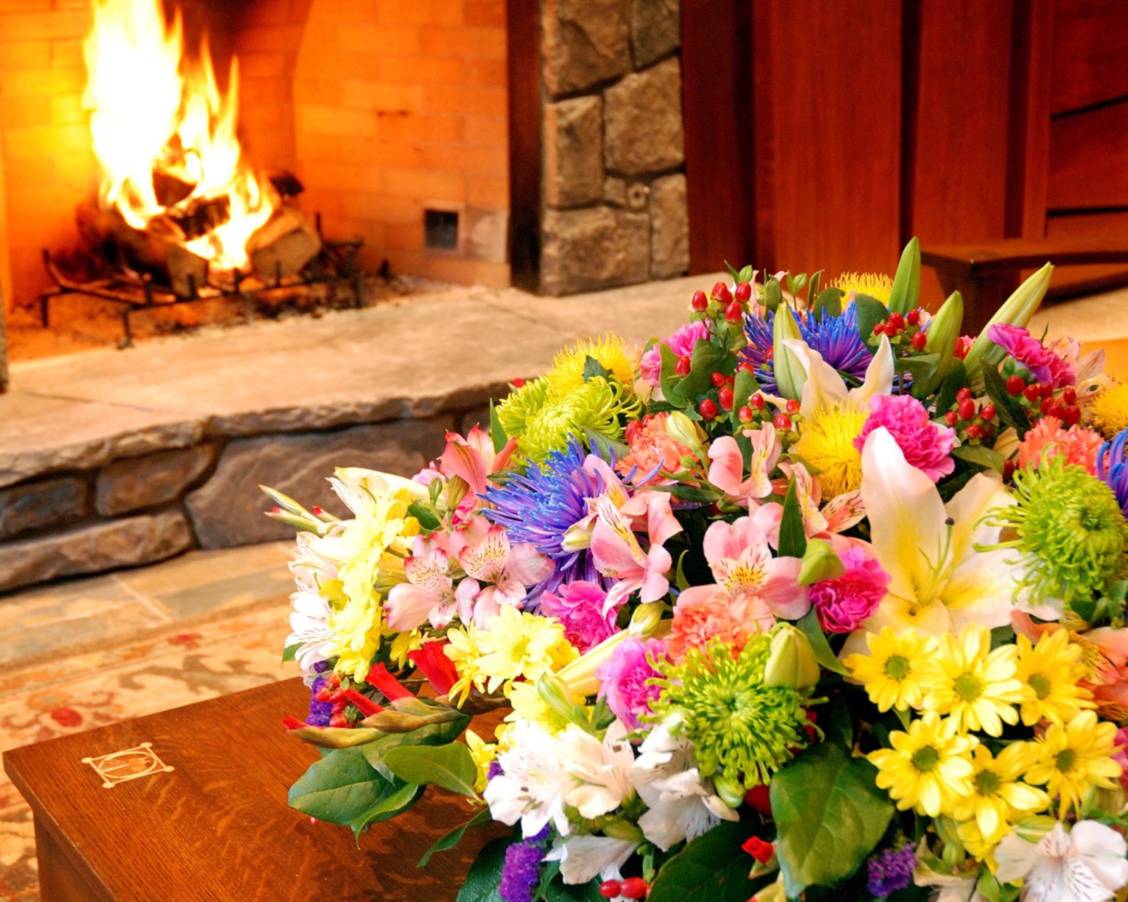 Screenshot №1 pro téma Bouquet Near Fireplace 1600x1280