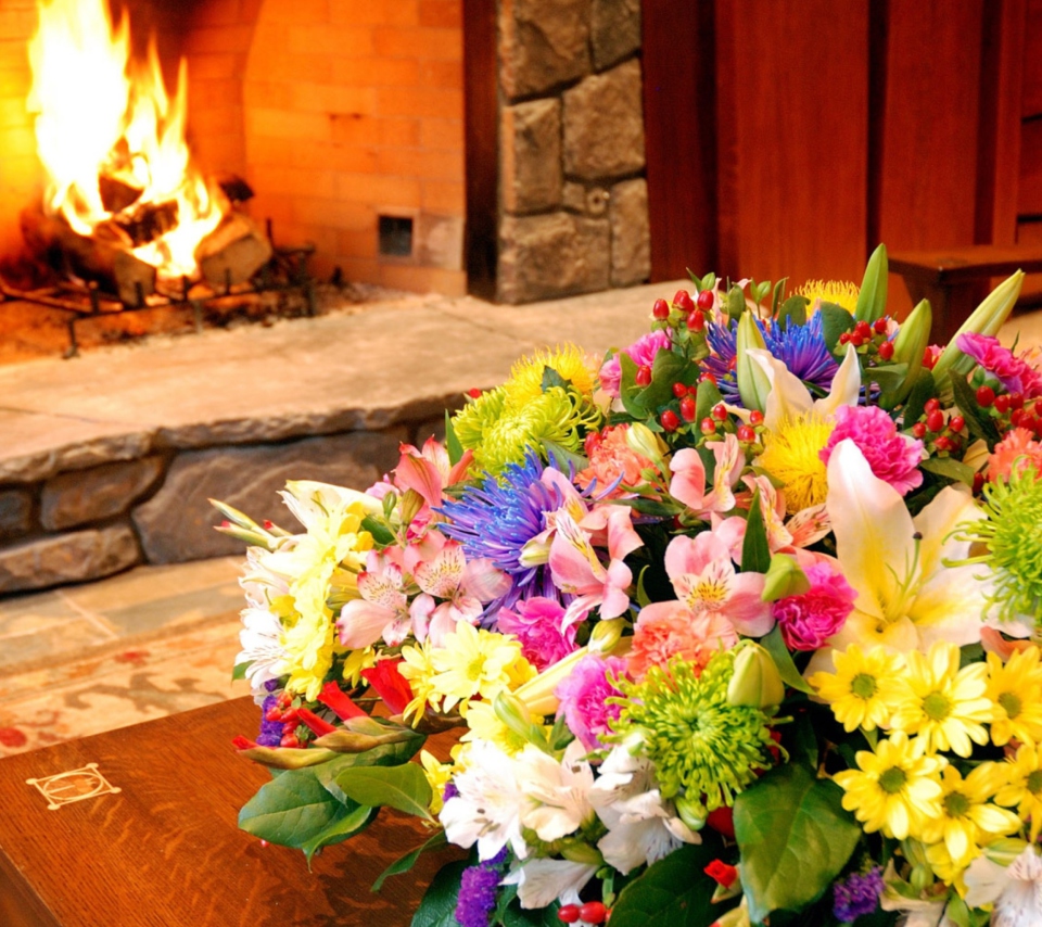 Fondo de pantalla Bouquet Near Fireplace 960x854