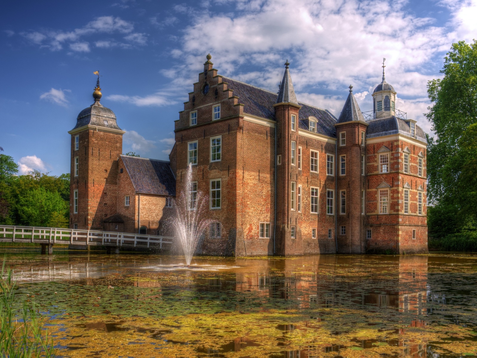 Netherlands Kasteel Ruurlo wallpaper 1600x1200