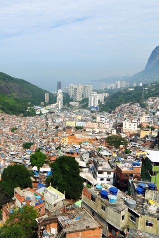 Rio De Janeiro Slum wallpaper 320x480