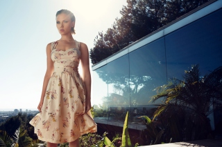 Scarlett Johansson In Sun Lights - Obrázkek zdarma pro Google Nexus 5