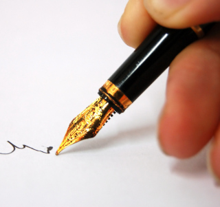 Thoughtful Pen Writing - Obrázkek zdarma pro 1024x1024
