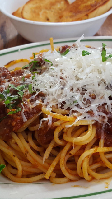 Обои Spaghetti bolognese 360x640