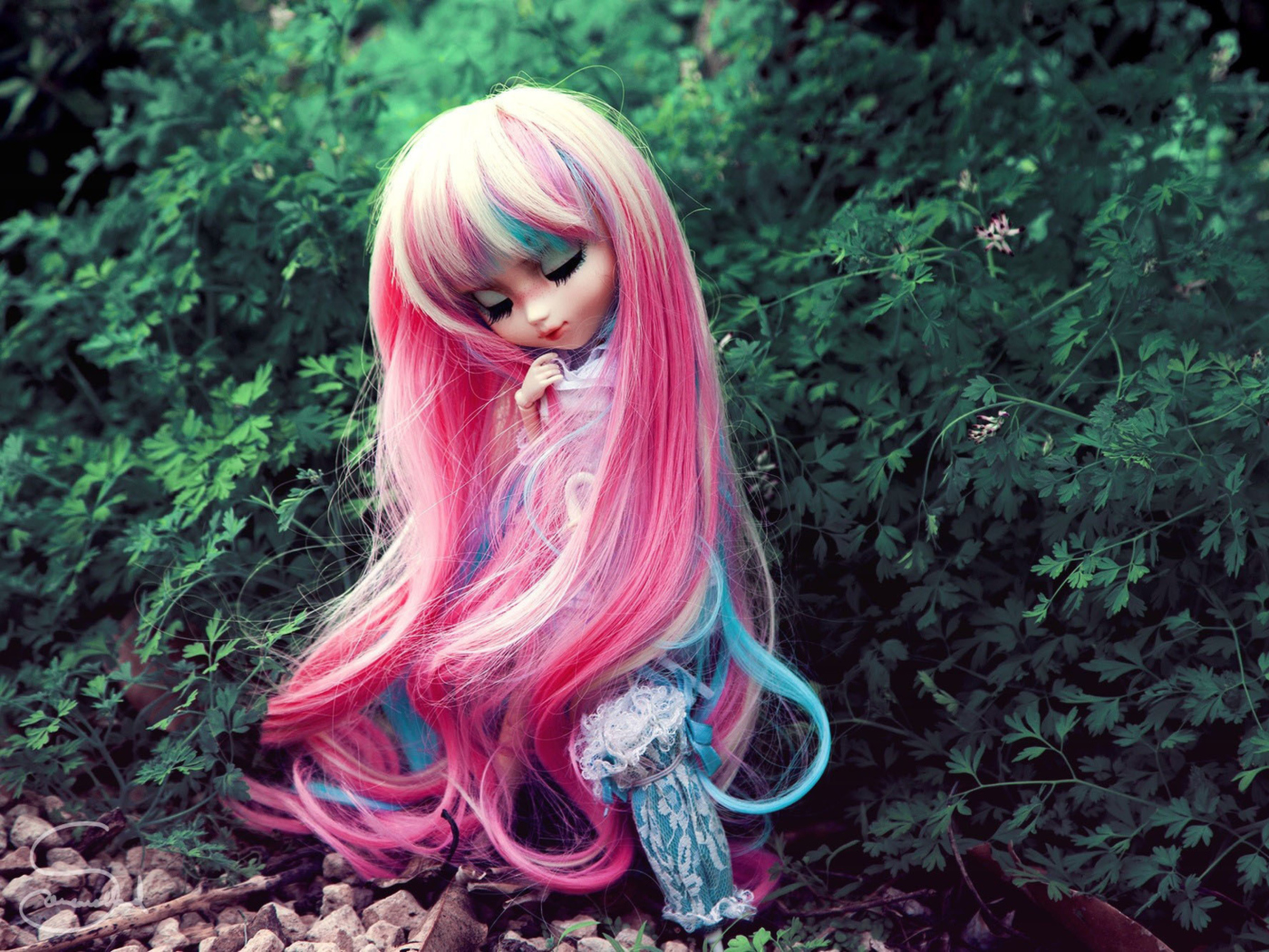 Das Doll With Pink Hair Wallpaper 1400x1050