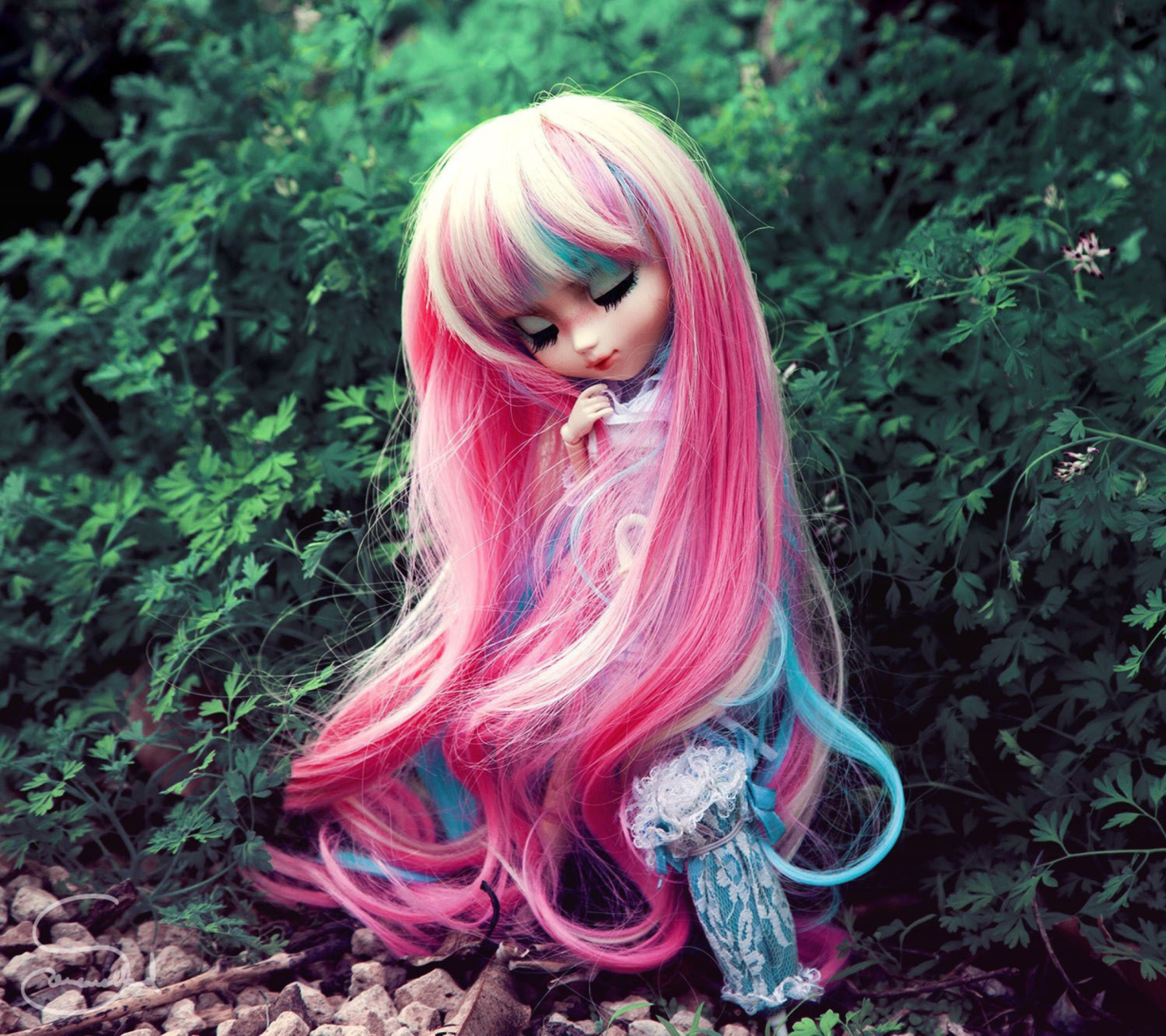 Обои Doll With Pink Hair 1440x1280