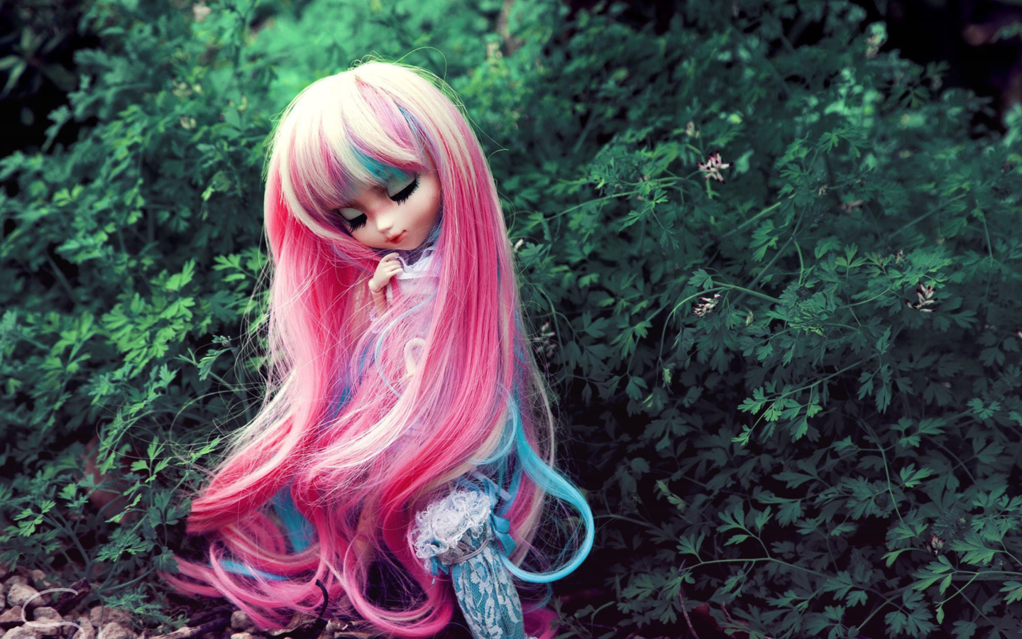 Обои Doll With Pink Hair 1440x900