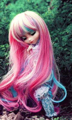 Sfondi Doll With Pink Hair 240x400