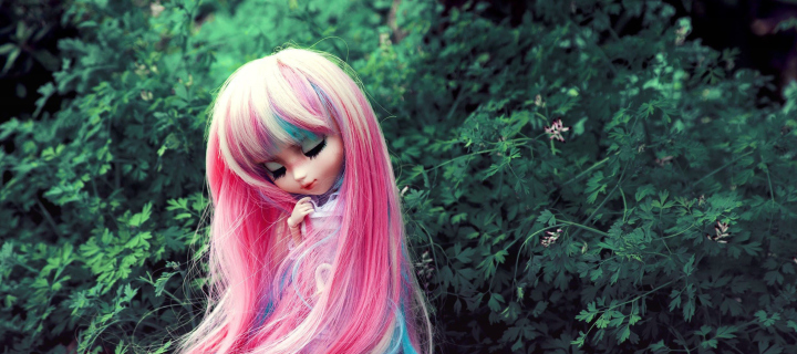 Fondo de pantalla Doll With Pink Hair 720x320