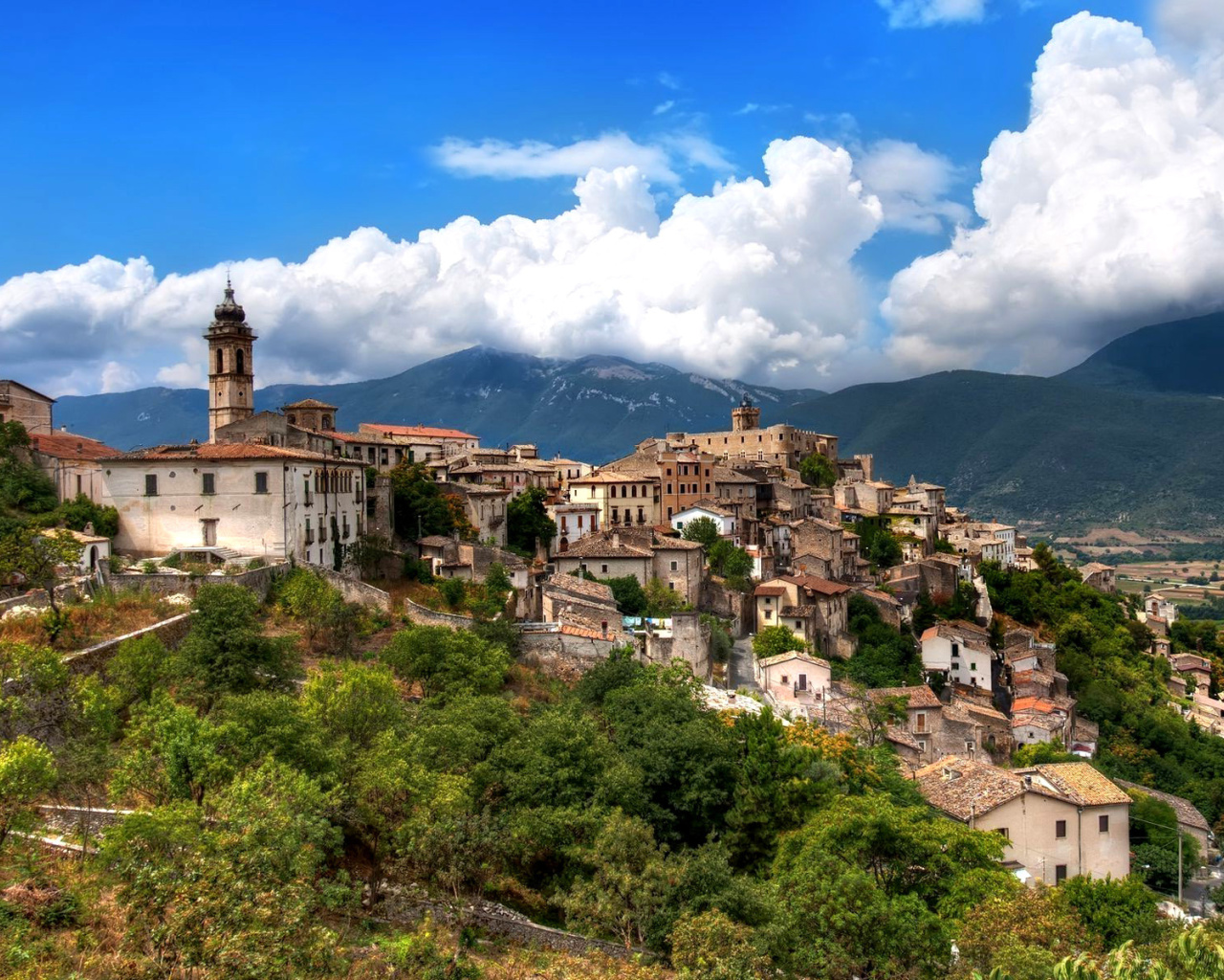 Fondo de pantalla Capestrano Comune in Abruzzo 1280x1024