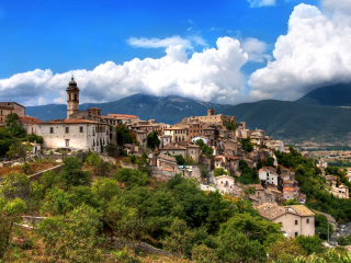 Fondo de pantalla Capestrano Comune in Abruzzo 320x240
