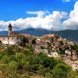 Capestrano Comune in Abruzzo papel de parede para celular para iPad 2