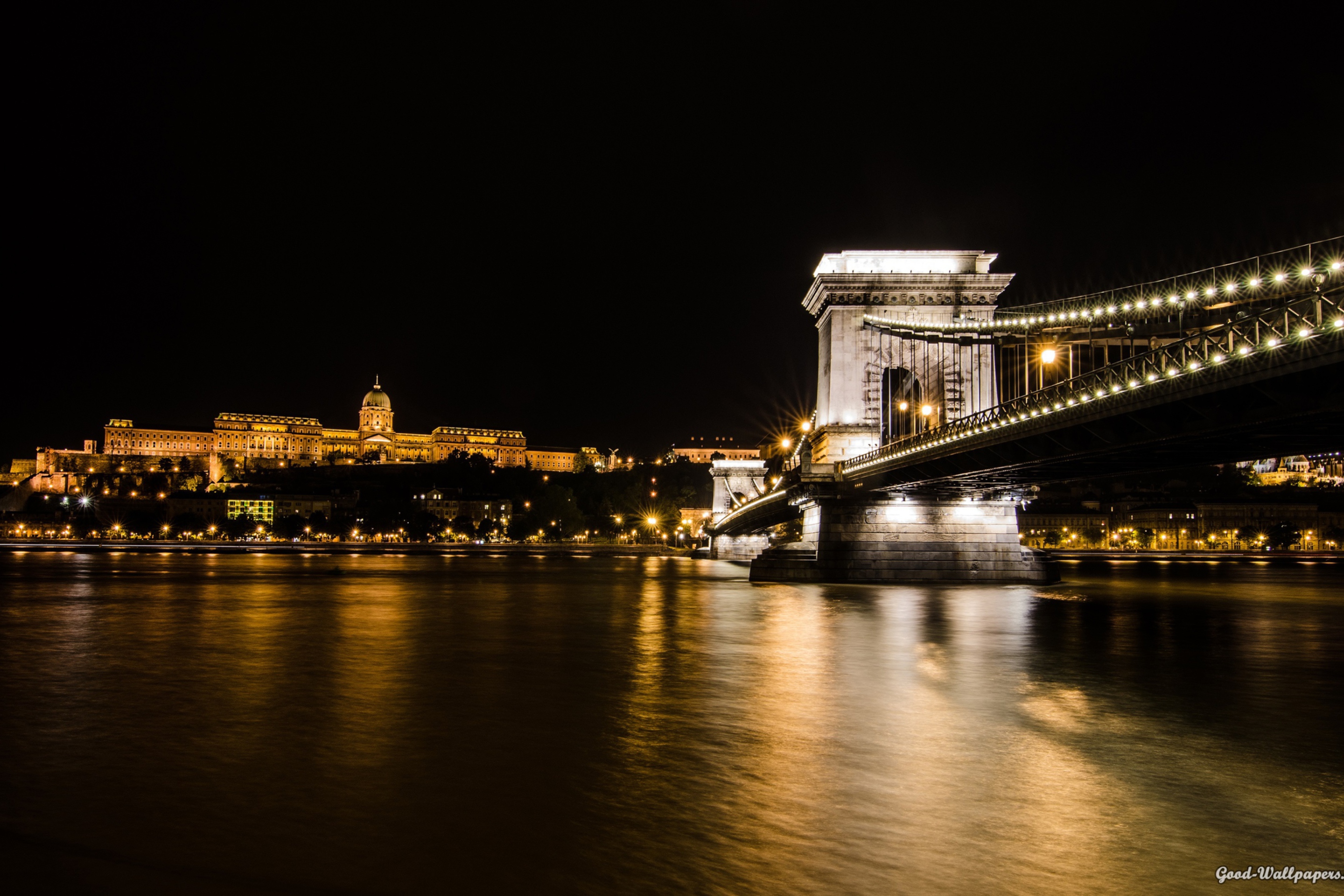 Screenshot №1 pro téma Chain Bridge at Night in Budapest Hungary 2880x1920