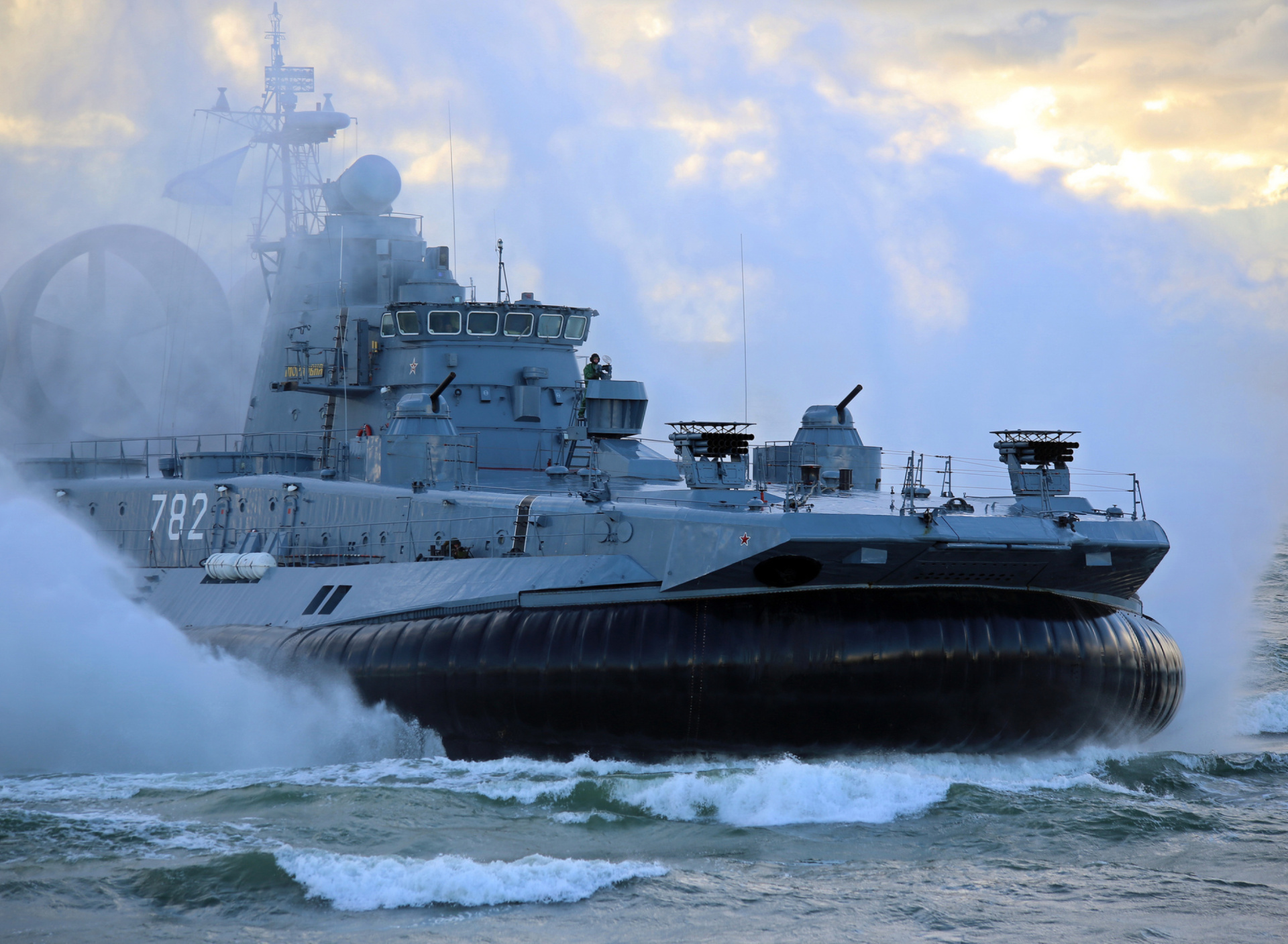 Zubr Air cushioned landing craft wallpaper 1920x1408