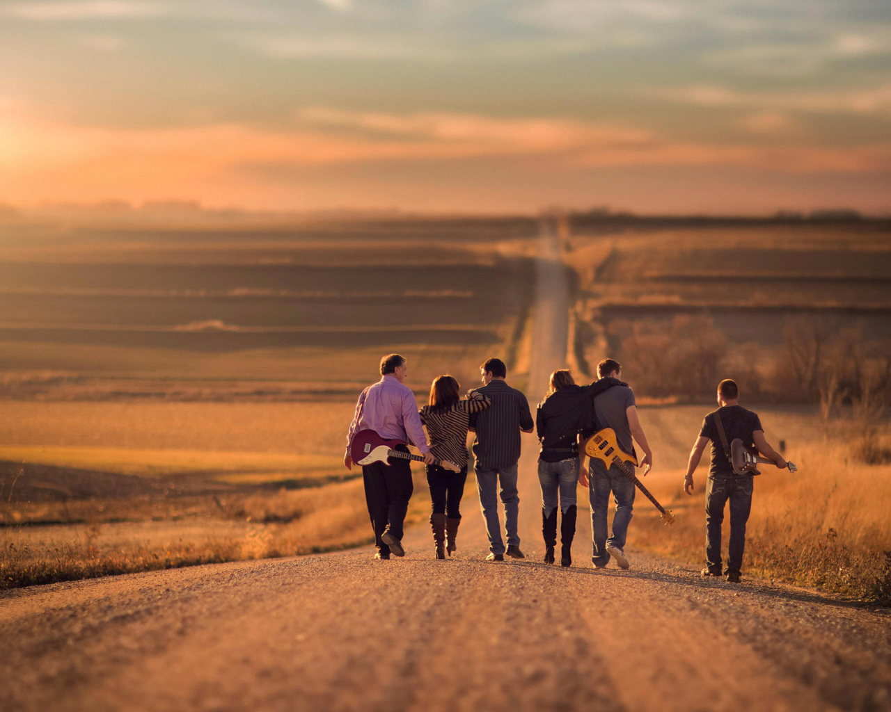 Обои Music Band On Road 1280x1024