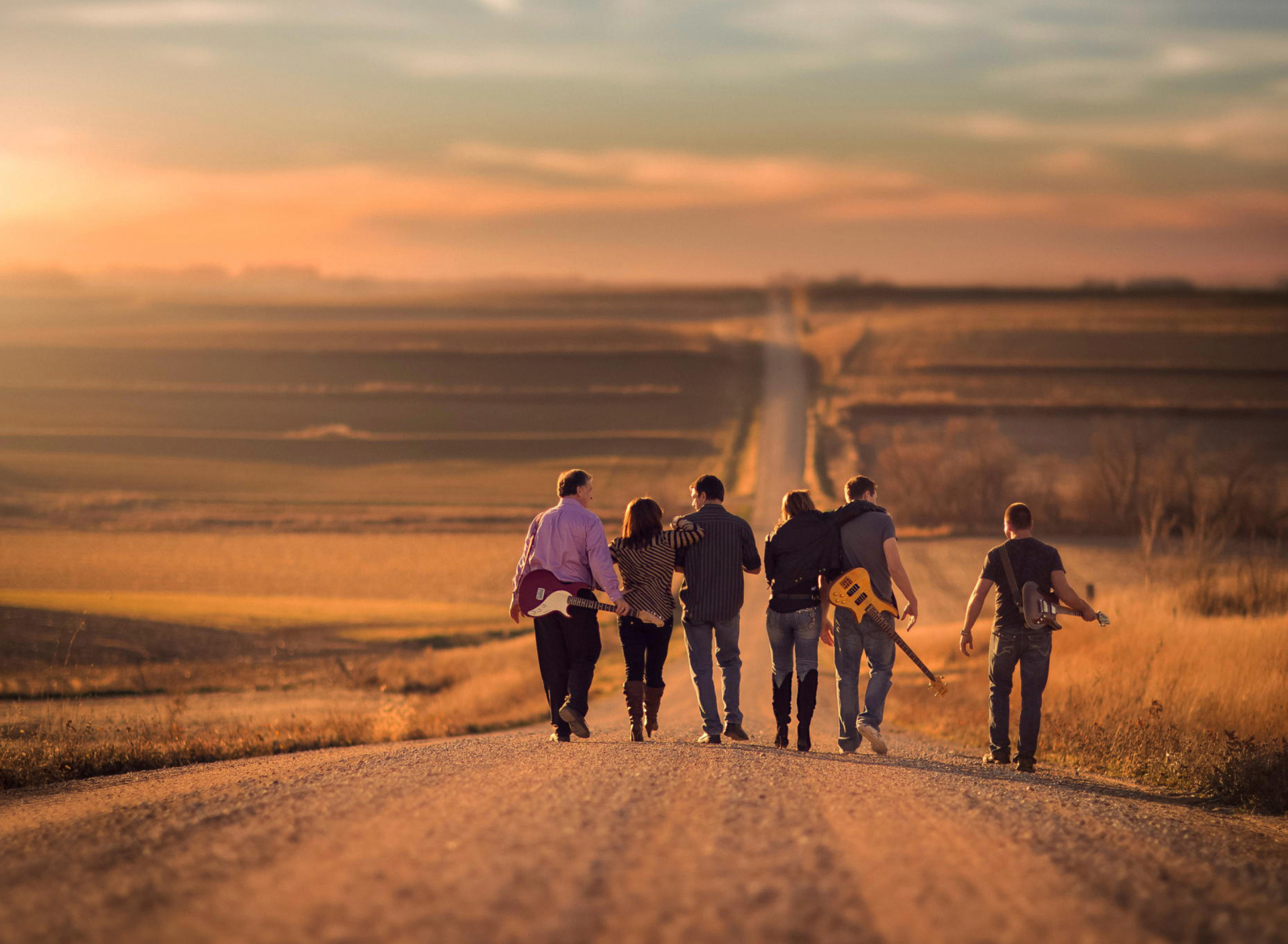 Обои Music Band On Road 1920x1408