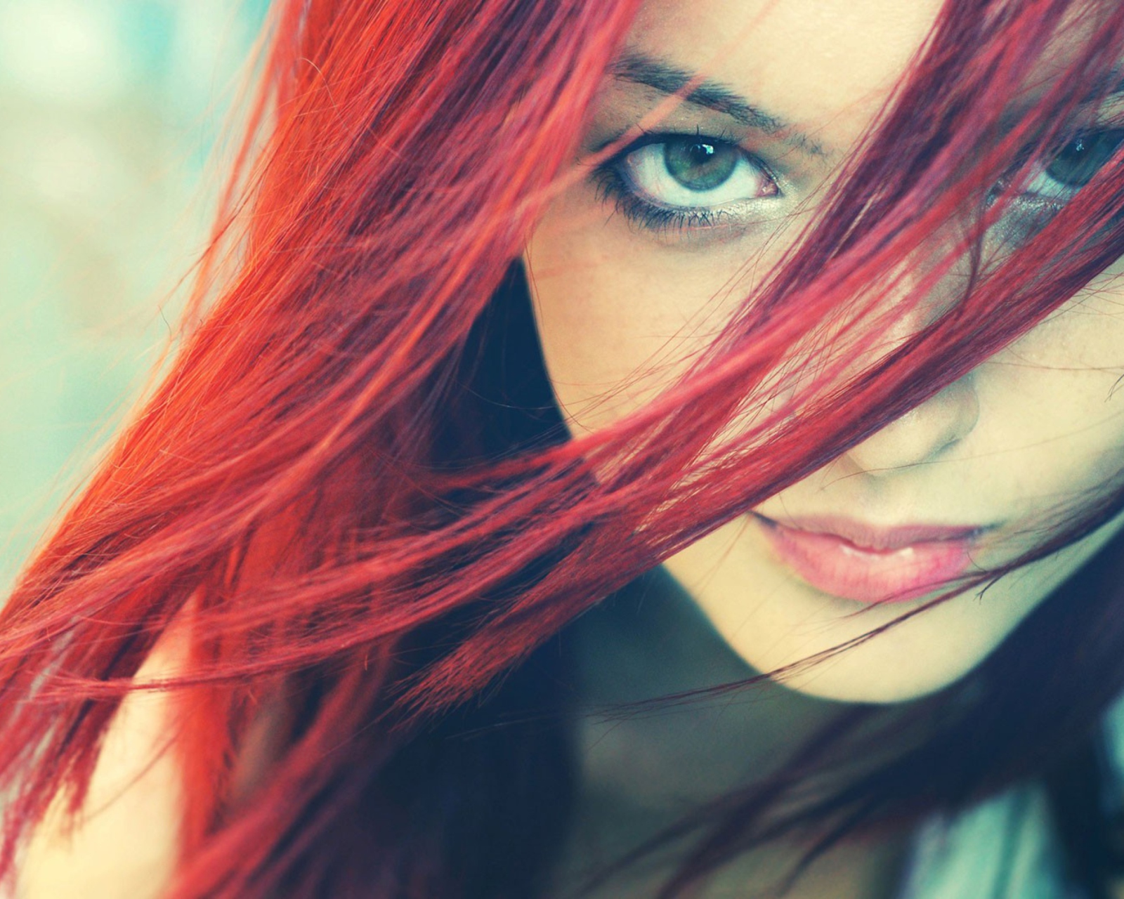 Redhead And Green Eyes screenshot #1 1600x1280