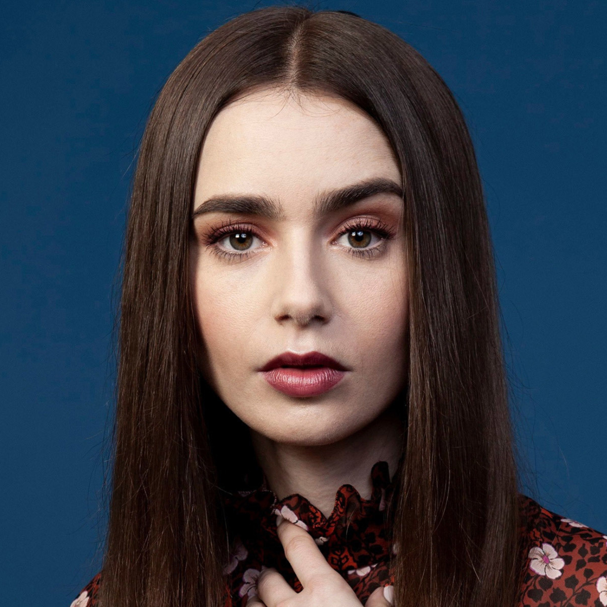 Lily Collins wallpaper 2048x2048