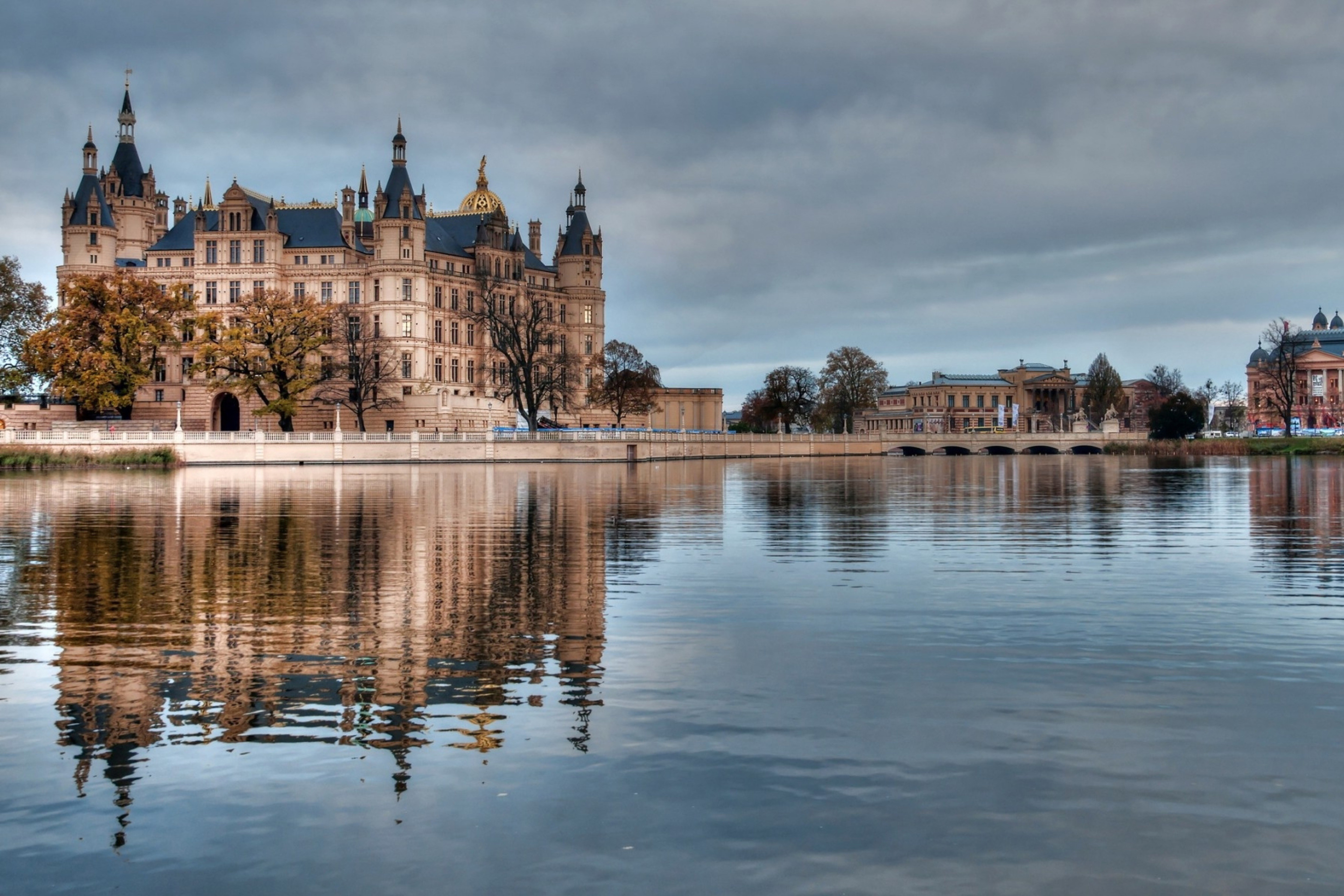 Sfondi Schwerin Castle in Germany, Mecklenburg Vorpommern 2880x1920