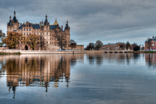 Schwerin Castle in Germany, Mecklenburg Vorpommern Background for Android, iPhone and iPad
