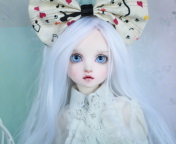 Blonde Doll With Big Bow screenshot #1 176x144