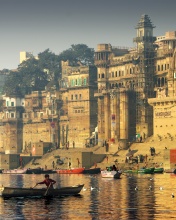 Varanasi City in India wallpaper 176x220