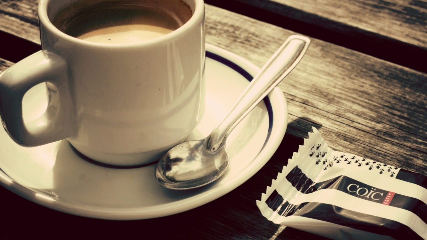 Обои Biscuit And Coffee Cup 1366x768
