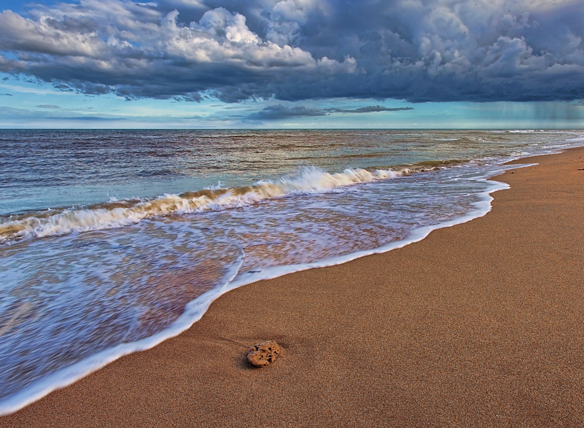 Обои Beach & Clouds 1920x1408