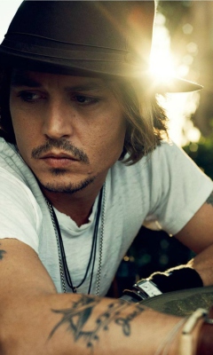 Fondo de pantalla Johnny Depp Sunset Portrait 240x400