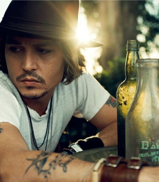 Johnny Depp Sunset Portrait - Obrázkek zdarma pro Nokia Asha 306