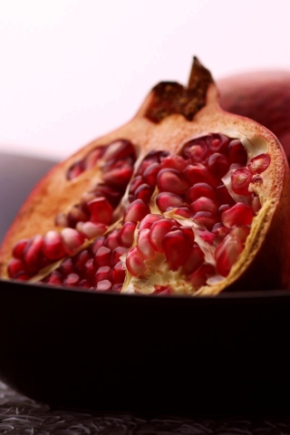 Fondo de pantalla Pomegranate 320x480