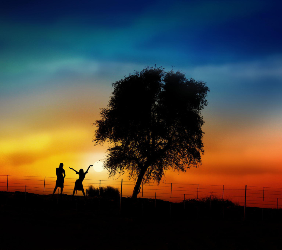 Das Couple Silhouettes Under Tree At Sunset Wallpaper 960x854