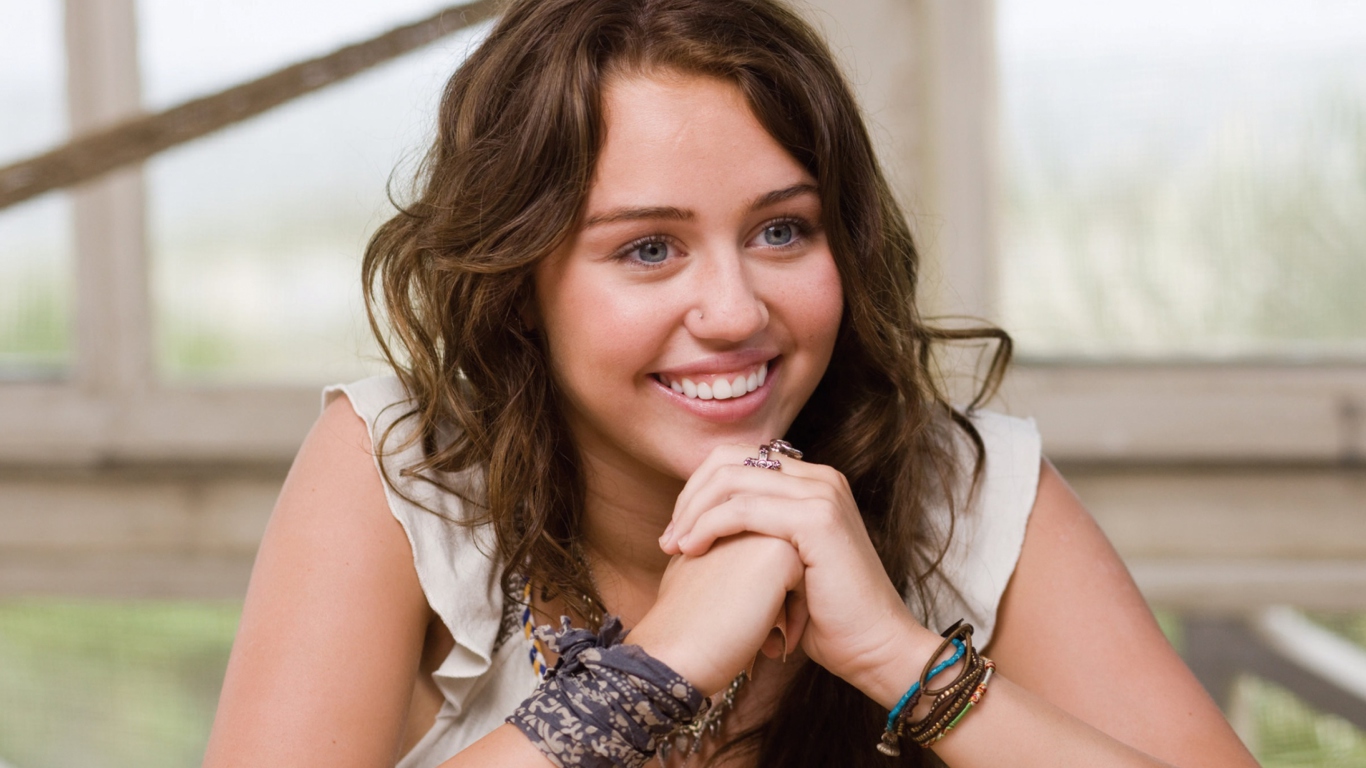 Sfondi Miley Cyrus 1366x768