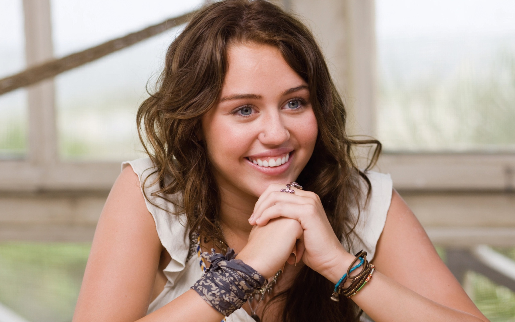 Miley Cyrus screenshot #1 1680x1050