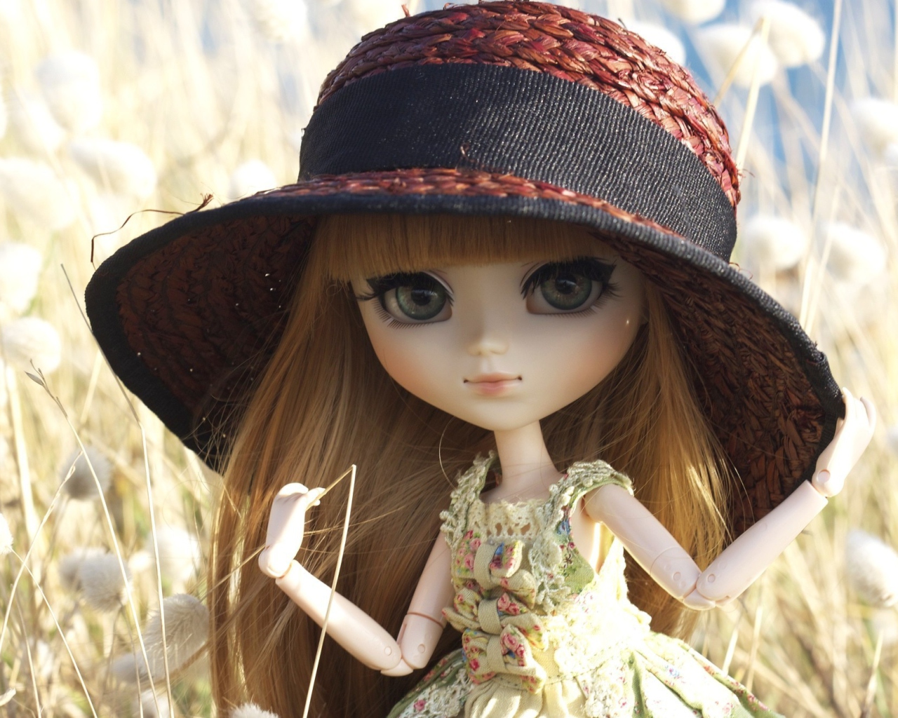 Sfondi Pretty Doll In Hat 1280x1024