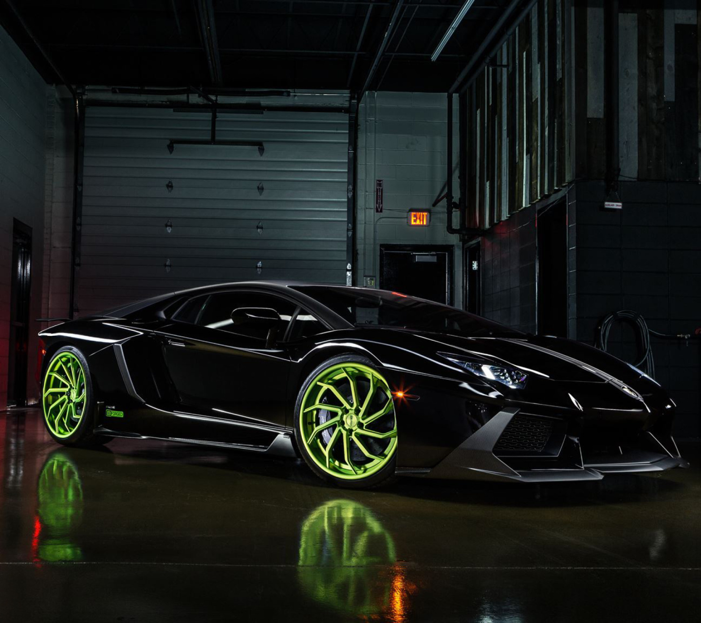 Обои Lamborghini Aventador 1440x1280