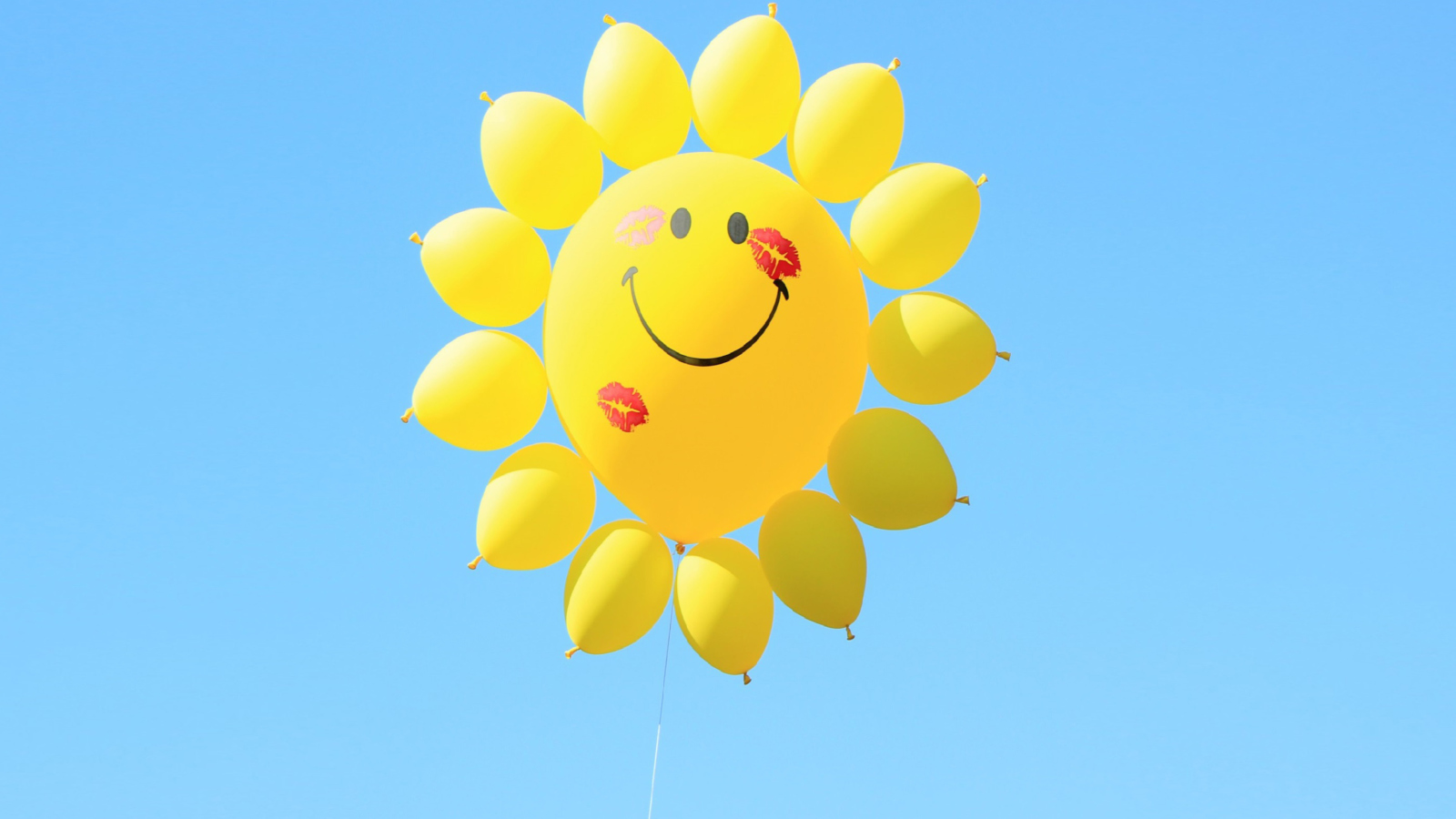 Fondo de pantalla Happy Balloon 1600x900