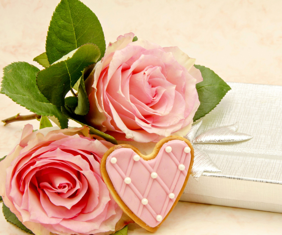 Pink roses and delicious heart wallpaper 960x800