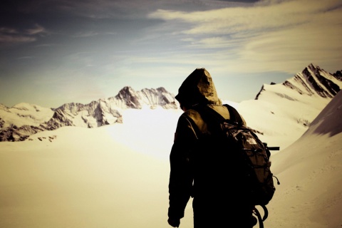 Sfondi Traveler on the mountain top, Freedom 480x320