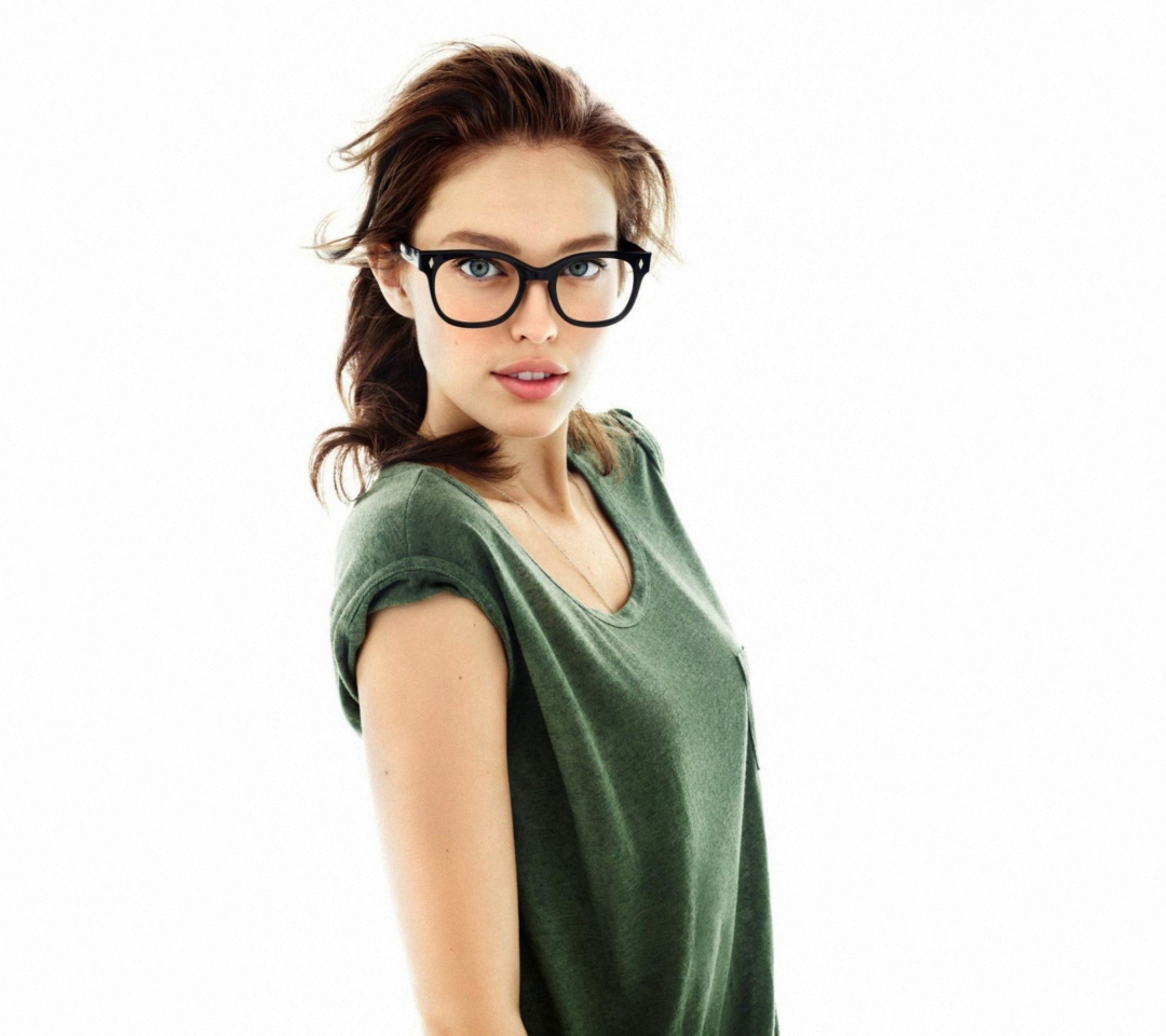 Very Cute Girl In Big Glasses wallpaper 1080x960