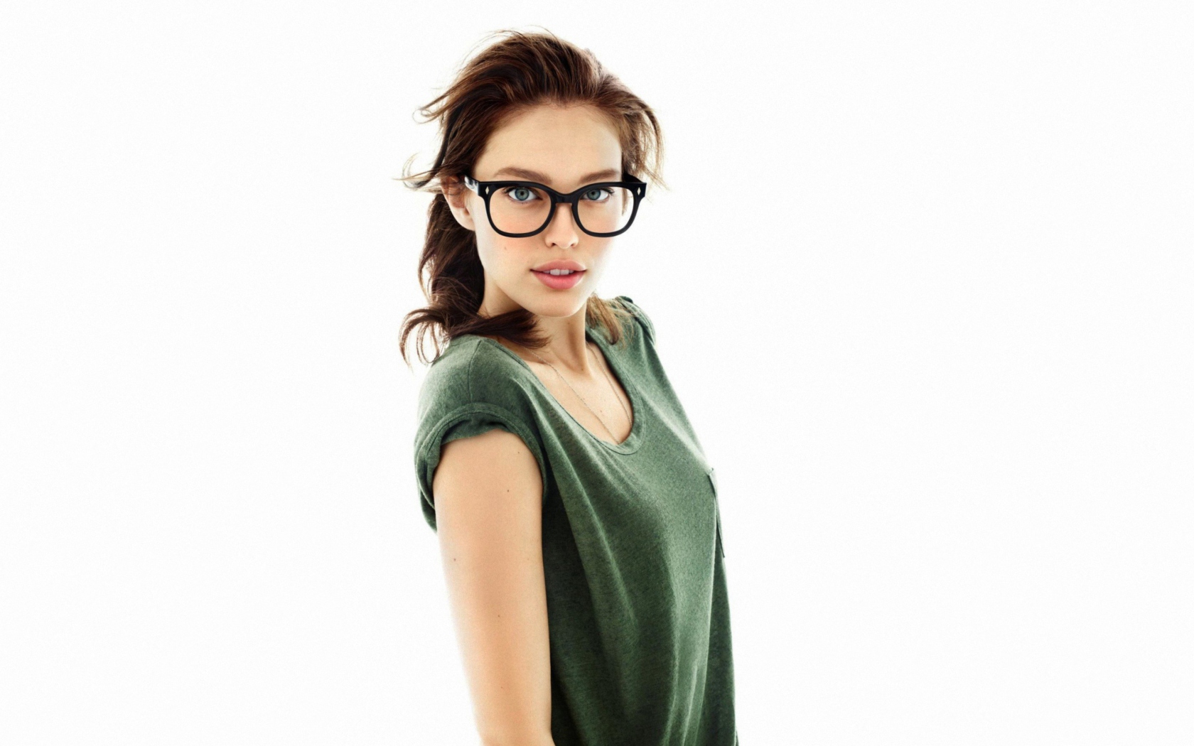 Very Cute Girl In Big Glasses wallpaper 1680x1050