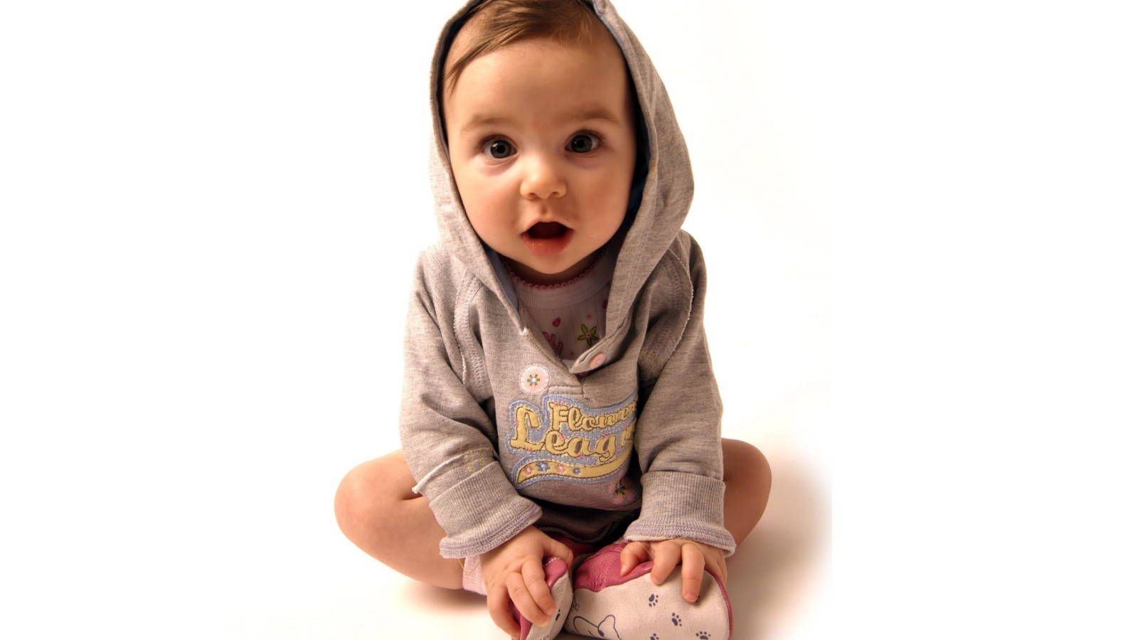 Das Cute Little Baby Boy Wallpaper 1600x900