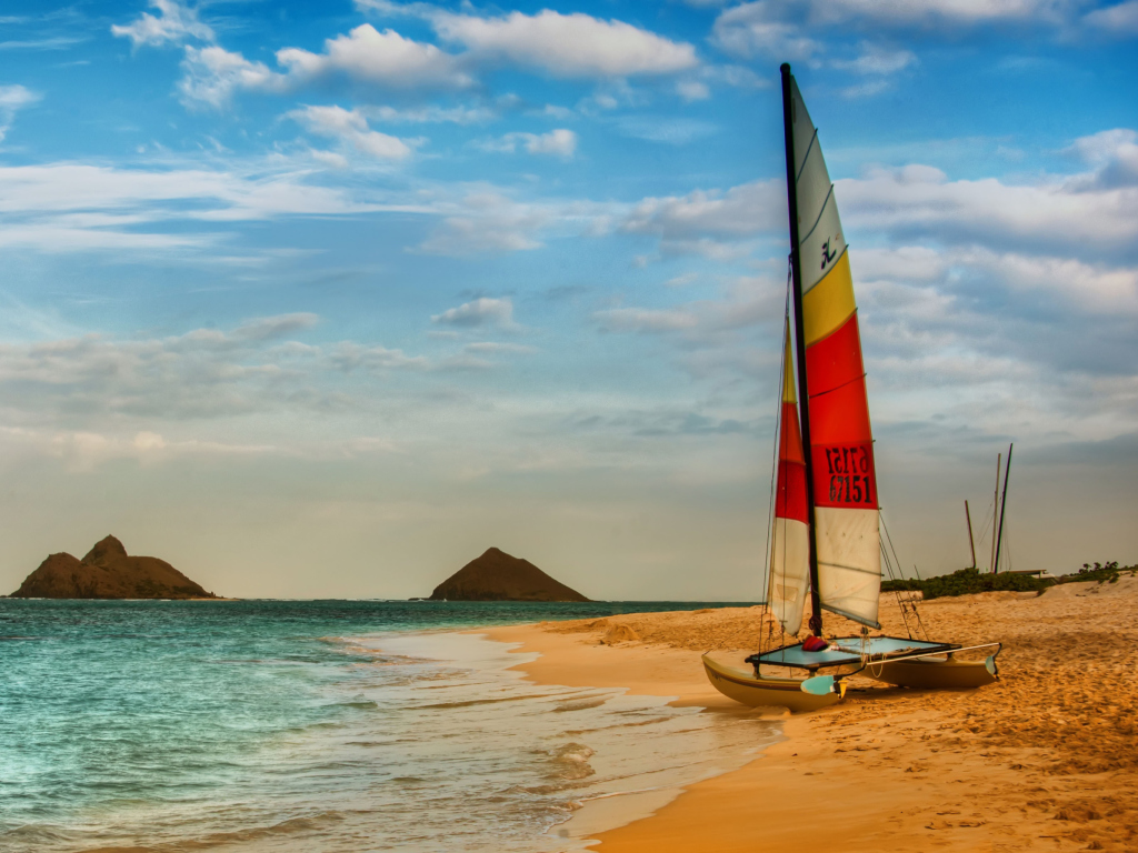 Screenshot №1 pro téma Boat On Oahu Beach Hawaii 1024x768