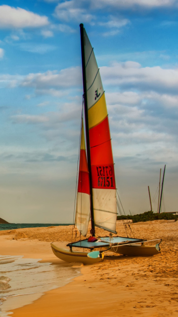 Screenshot №1 pro téma Boat On Oahu Beach Hawaii 360x640