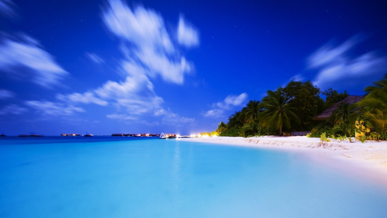 Обои Vilu Reef Beach and Spa Resort, Maldives 1600x900