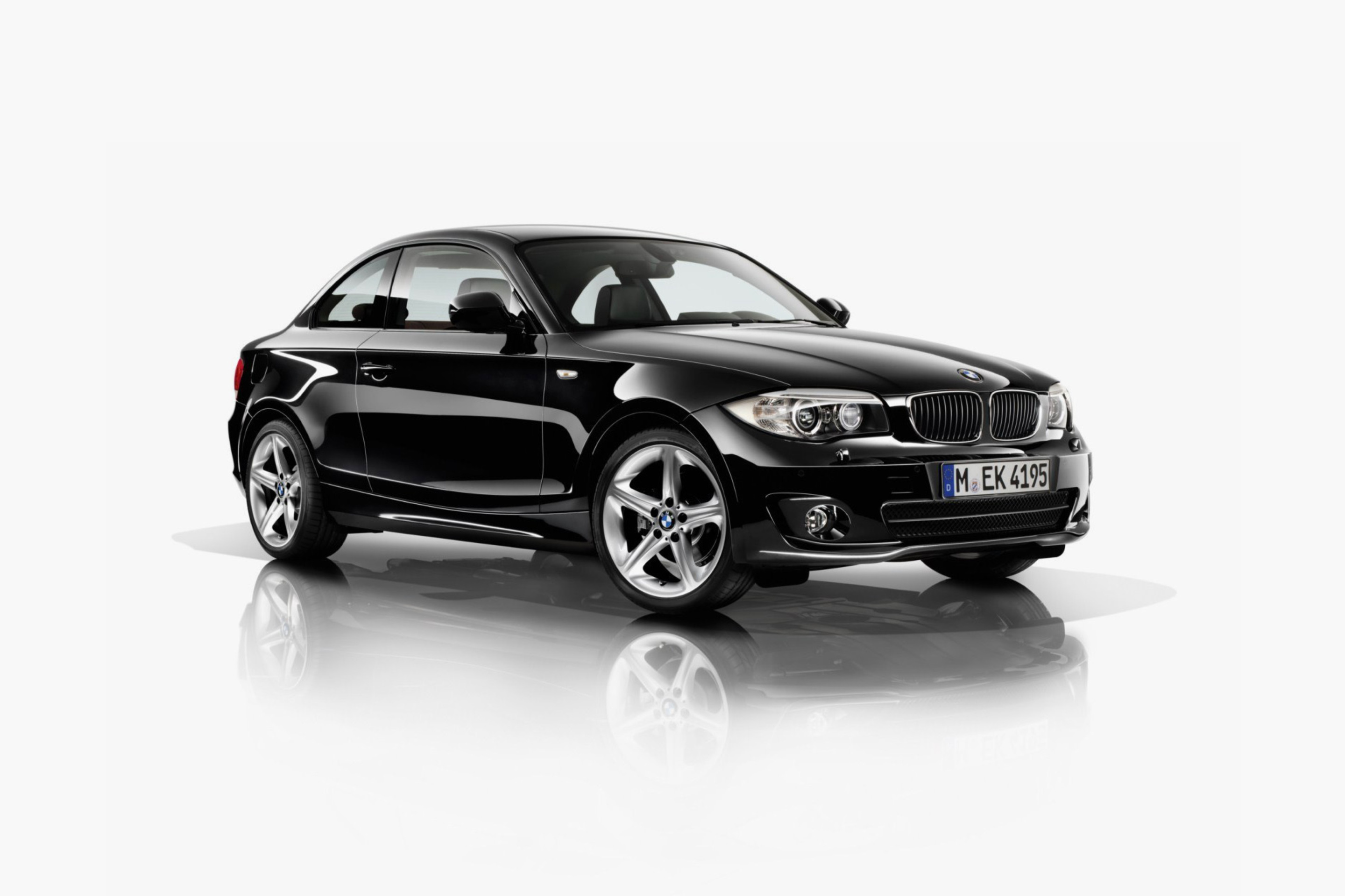 Screenshot №1 pro téma BMW 125i black Coupe 2880x1920