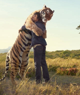Man And Tiger - Obrázkek zdarma pro iPhone 4S