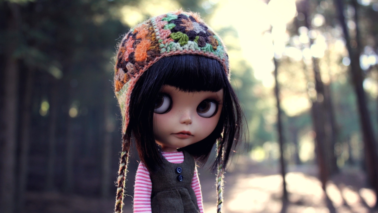 Screenshot №1 pro téma Doll Wearing Hat 1280x720