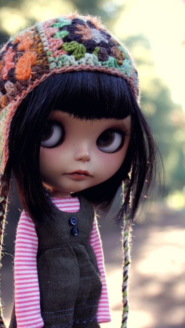 Screenshot №1 pro téma Doll Wearing Hat 640x1136