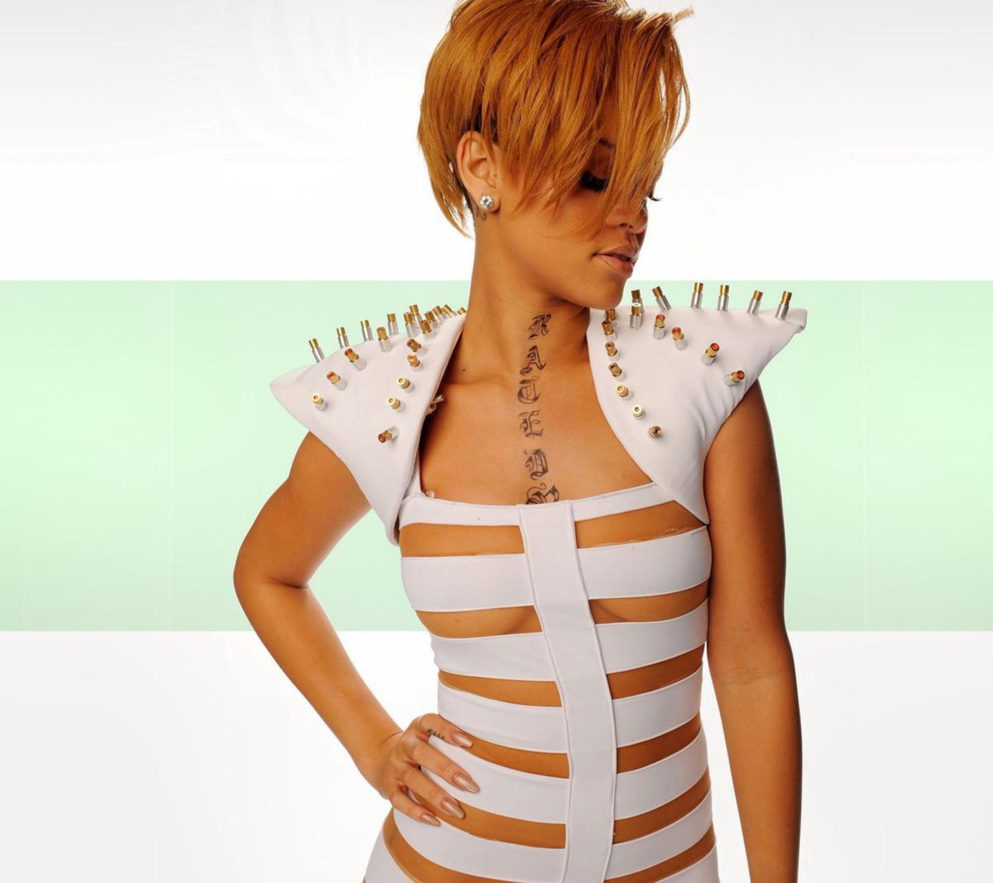 Sfondi Hot Rihanna In White Top 1440x1280